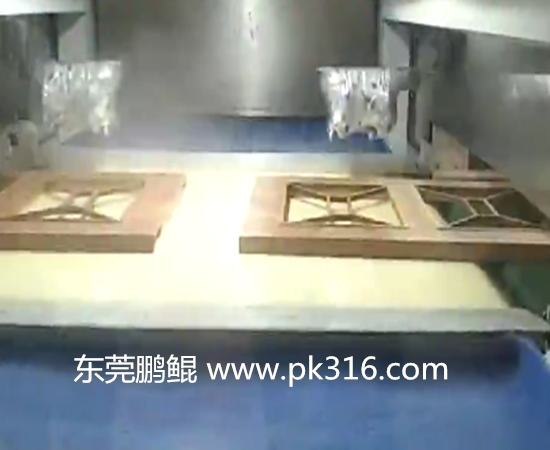 木門自動噴漆設(shè)備 (2)