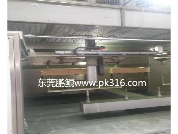 實(shí)木彈藥箱自動噴涂機(jī)械
