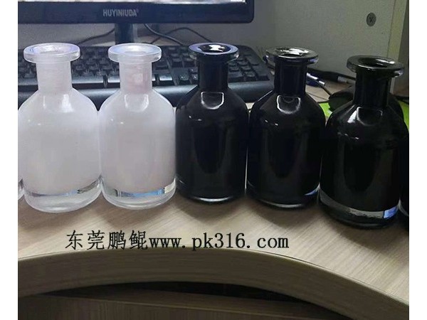 山東省玻璃瓶噴涂設(shè)備，PLC一體控制操作簡(jiǎn)易！