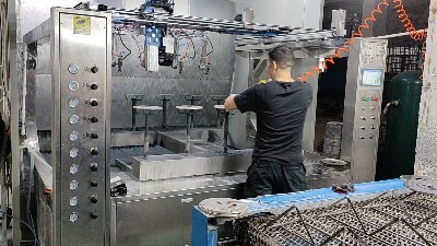 茶桶8軸自動(dòng)噴釉設(shè)備