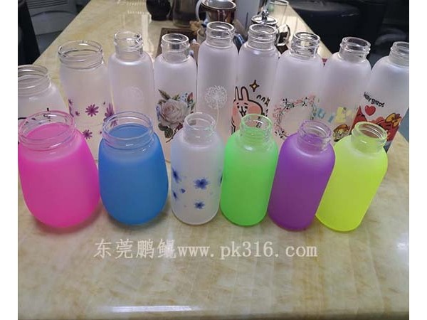 山東鄆城自動玻璃瓶噴涂設(shè)備,可噴硅膠油漆！