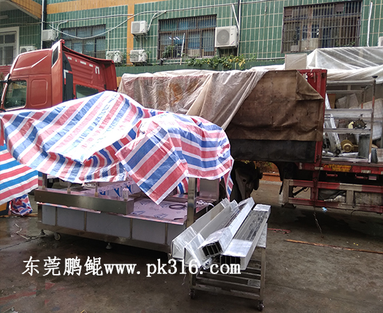 玻璃瓶自動(dòng)噴油設(shè)備3