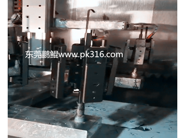 如何選擇電子鎖面板自動(dòng)噴涂機(jī)