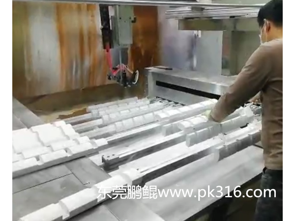 木制品自動噴涂設(shè)備