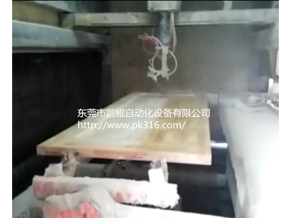 山東木門自動(dòng)噴漆機(jī)，五軸往復(fù)噴涂機(jī)高效均勻！