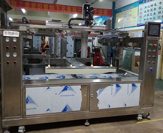 跑步機(jī)塑料件外殼自動(dòng)噴漆2