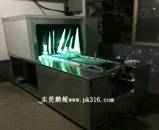 深圳自動UV噴涂設(shè)備1