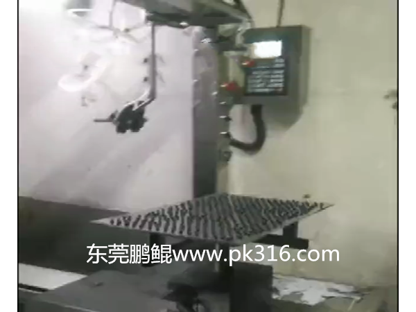 紐扣自動噴漆機