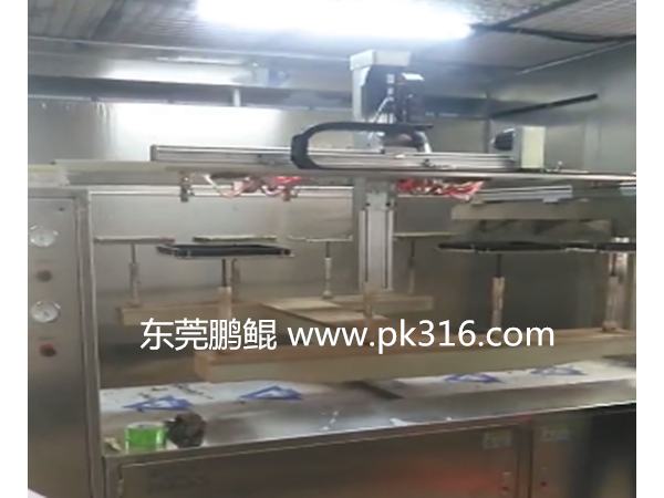 鵬鯤托盤自動噴漆設(shè)備與人工噴涂有哪些區(qū)別？