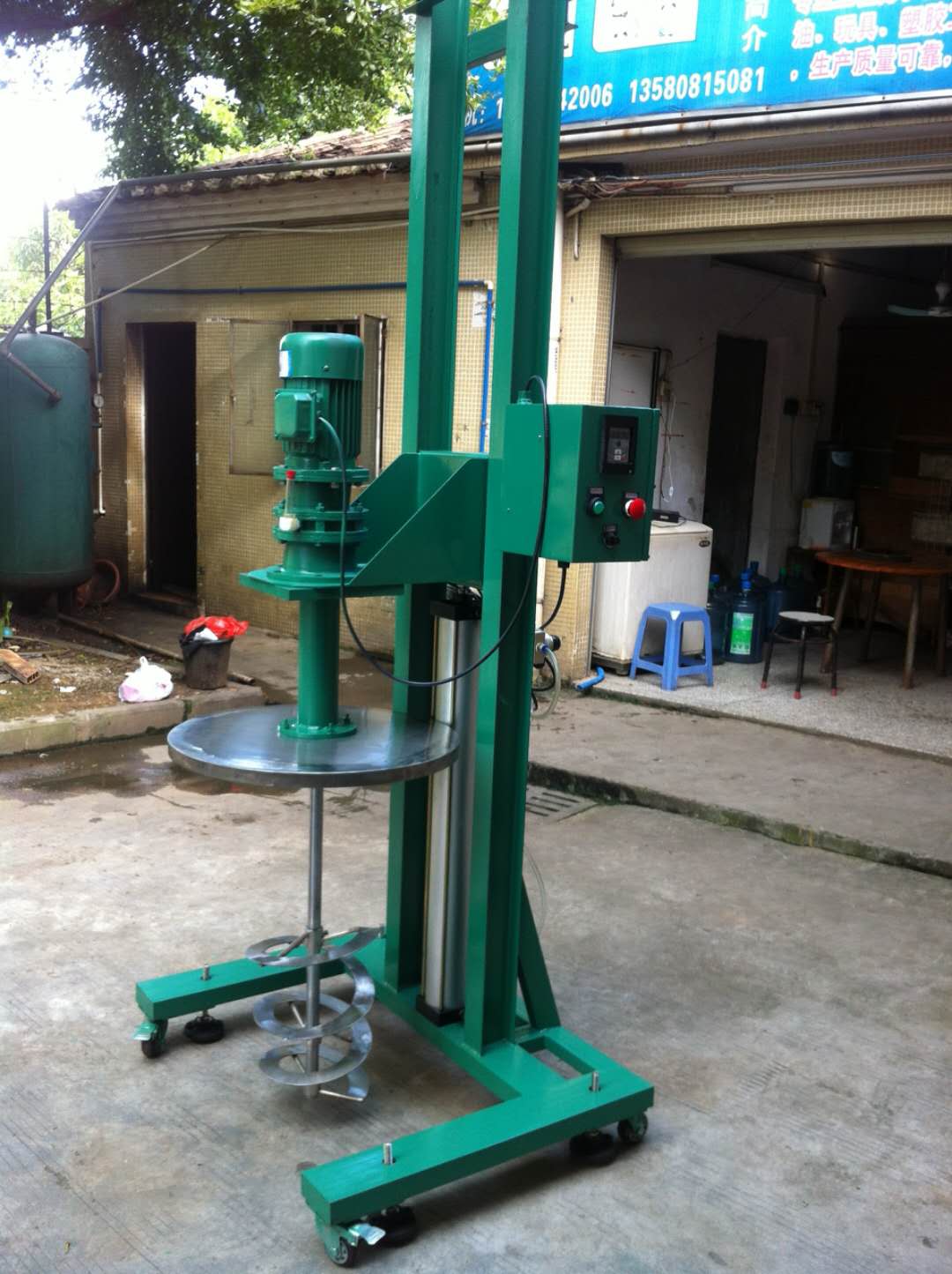氣動升降電動螺旋式攪拌機(jī)