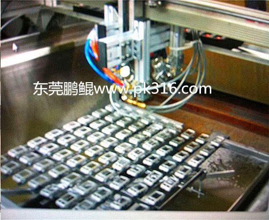 硅膠按鍵自動噴漆機 (3)