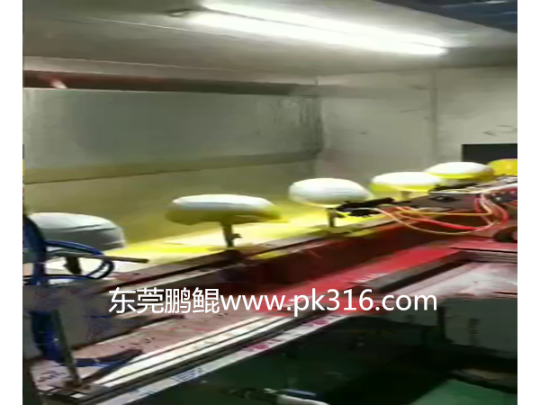 頭盔噴漆流水線