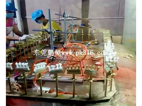 江西數(shù)字生日蠟燭噴涂線(xiàn)是怎么噴漆的？