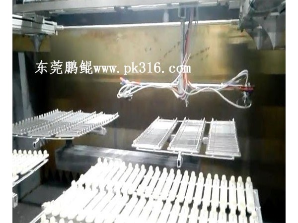 河北拉桿箱手柄噴涂設(shè)備是怎么噴漆的？