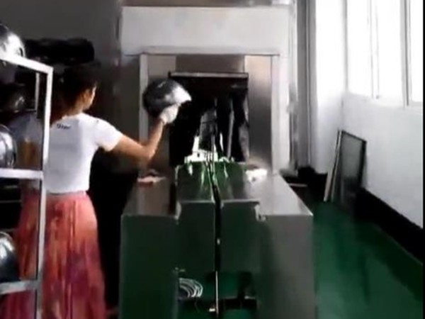 頭盔自動噴涂線