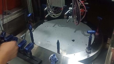 耳機(jī)外殼兩軸轉(zhuǎn)盤智能噴漆設(shè)備