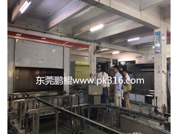 鞋底自動(dòng)噴漆機(jī)