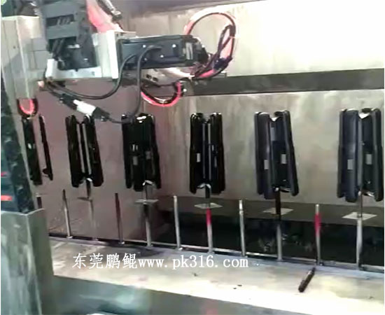 拉發(fā)器自動噴漆機3
