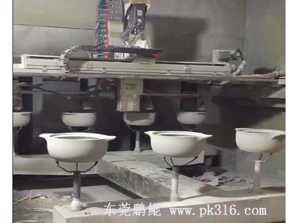 潮州陶瓷噴涂設(shè)備，操作簡(jiǎn)單噴涂品質(zhì)好
