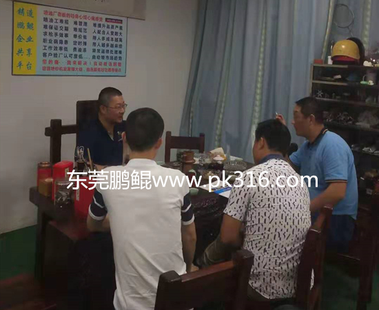 塑膠瓶自動(dòng)噴漆設(shè)備 (2)