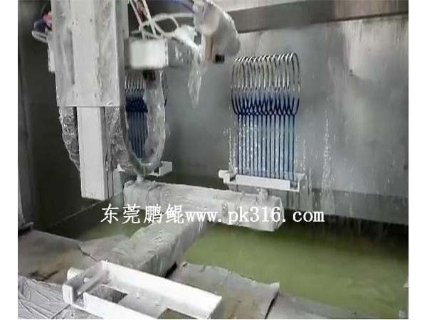 沈陽靜電噴涂設(shè)備廠告訴您靜電液體和粉體噴涂的區(qū)別？