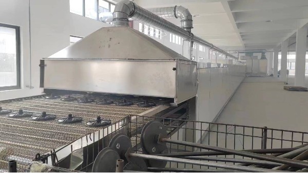電動車輪轂自動上下抓取噴漆烘烤爐流水線